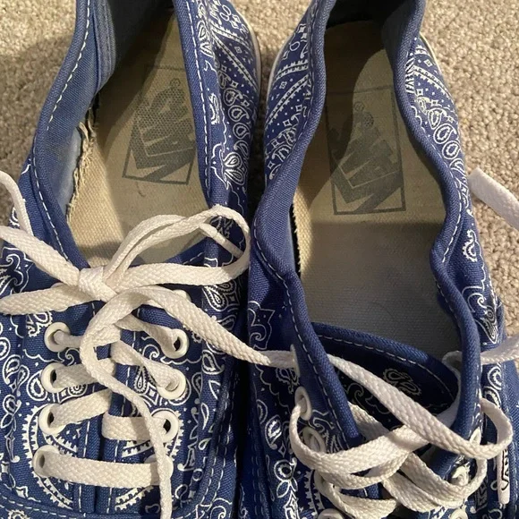 Almost new/Worn 1X. Bandanna sneakers - Picture 6 of 6